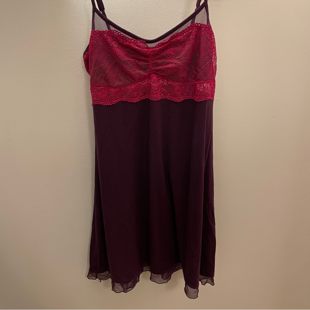 Elegant Lace Trim Burgundy Chemise